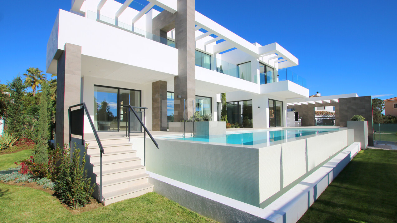 Modern Villa in Marbesa Close to the Beach