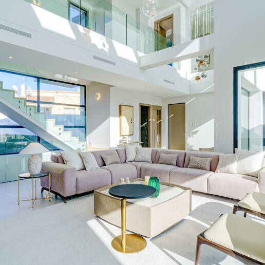 Moderne Villa in Marbesa in Strandnähe