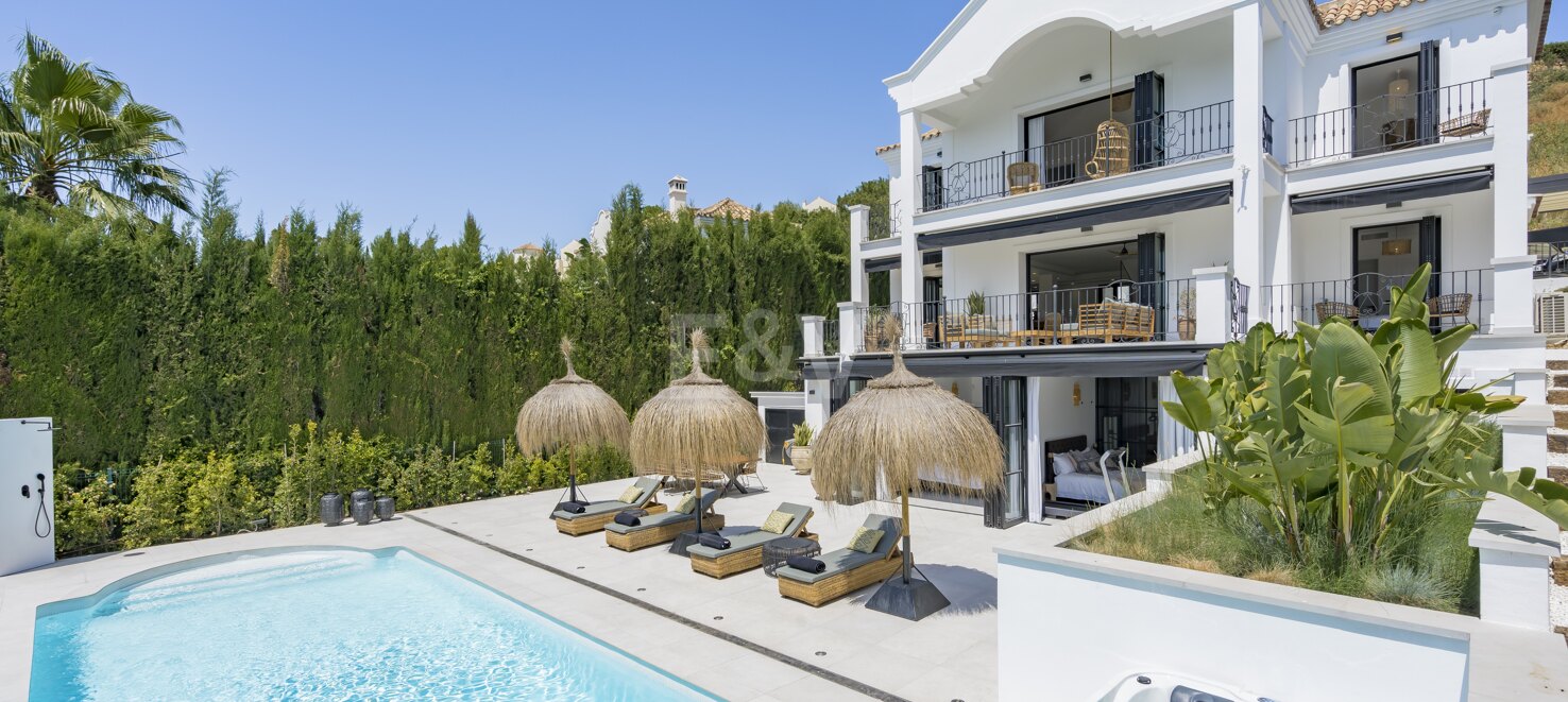 Elegante Villa mit Panoramablick auf die Berge in Puerto del Capitán, Los Arqueros.