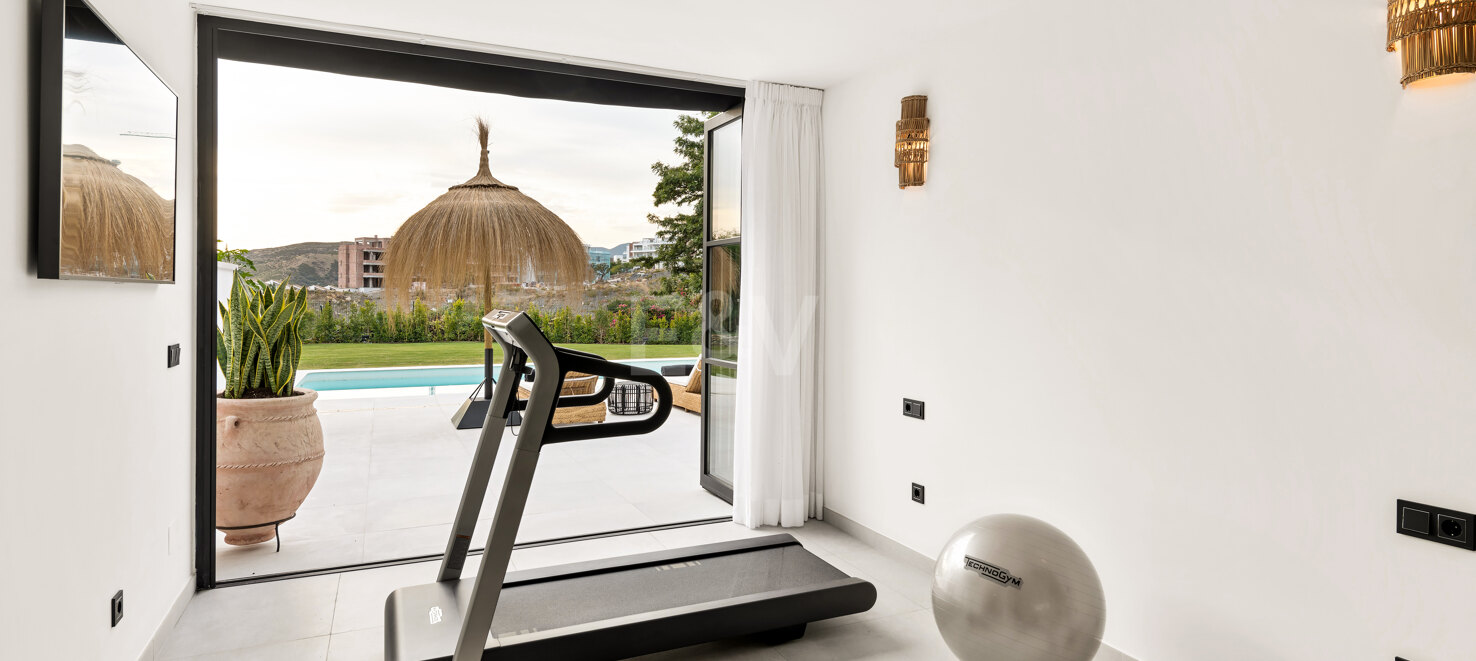 Elegante Villa mit Panoramablick auf die Berge in Puerto del Capitán, Los Arqueros.