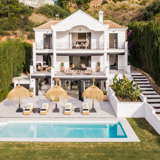 Elegante Villa mit Panoramablick auf die Berge in Puerto del Capitán, Los Arqueros.