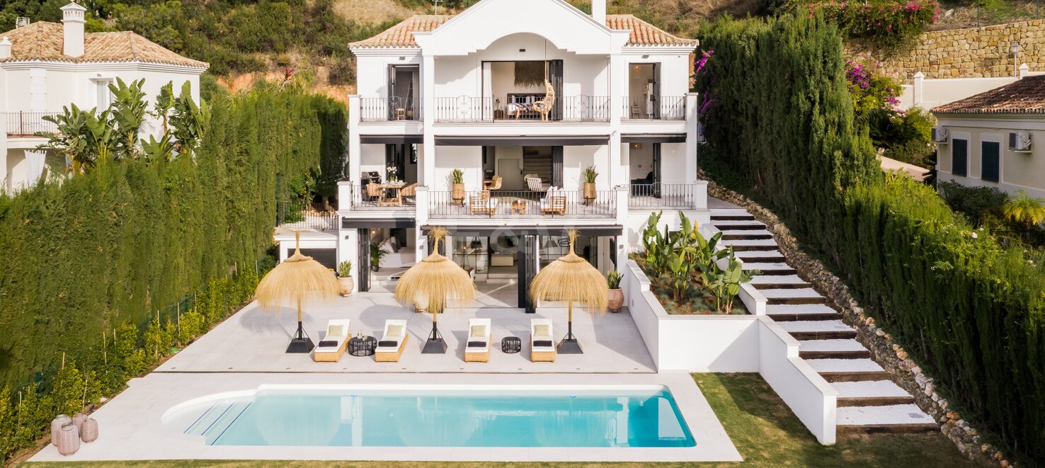 Elegante Villa mit Panoramablick auf die Berge in Puerto del Capitán, Los Arqueros.