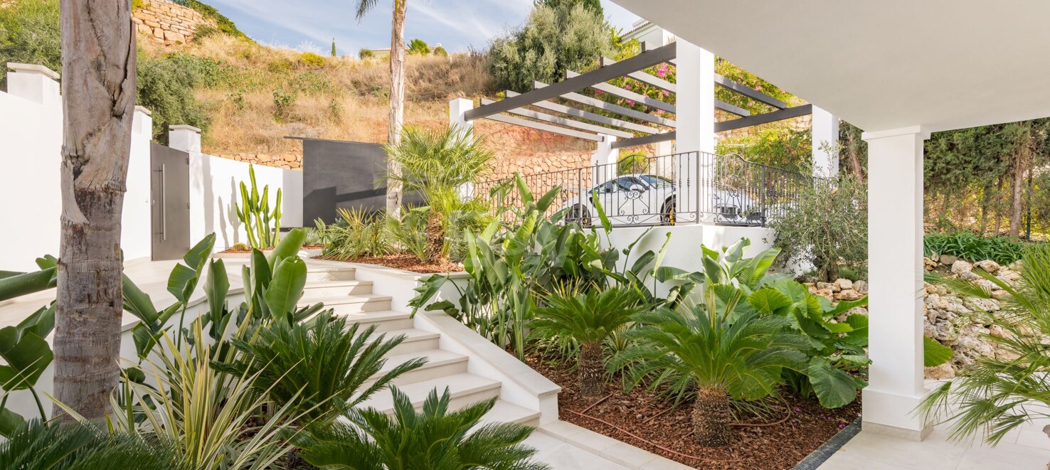 Elegante Villa mit Panoramablick auf die Berge in Puerto del Capitán, Los Arqueros.