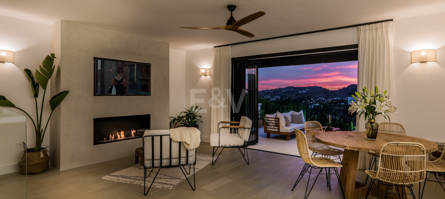 Elegante Villa mit Panoramablick auf die Berge in Puerto del Capitán, Los Arqueros.