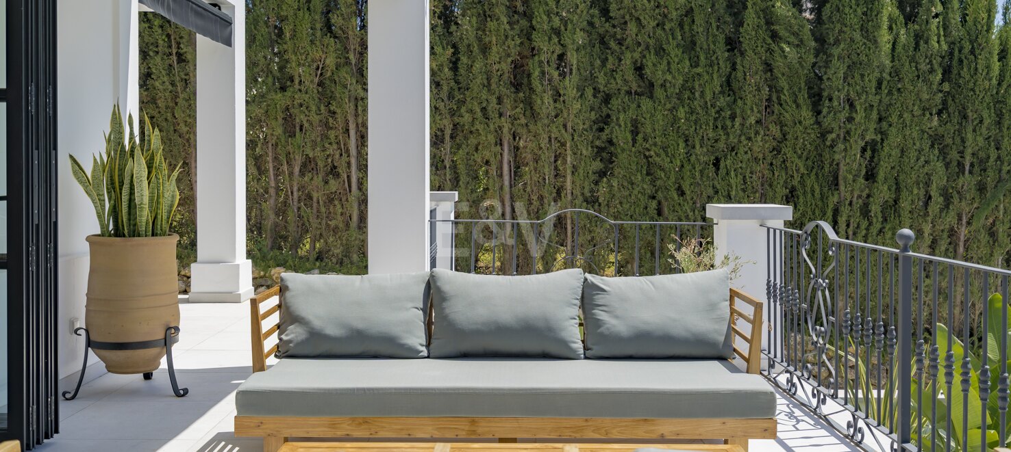 Elegante Villa mit Panoramablick auf die Berge in Puerto del Capitán, Los Arqueros.