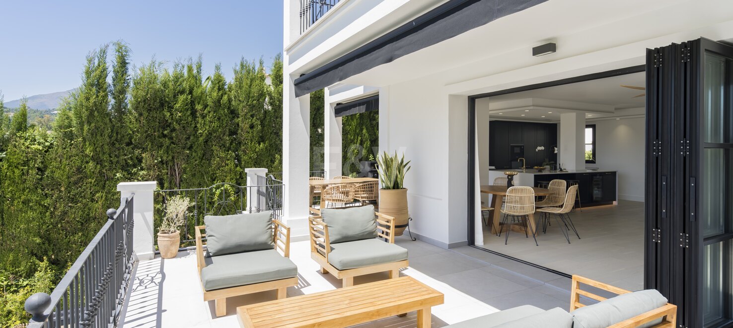 Elegante Villa mit Panoramablick auf die Berge in Puerto del Capitán, Los Arqueros.