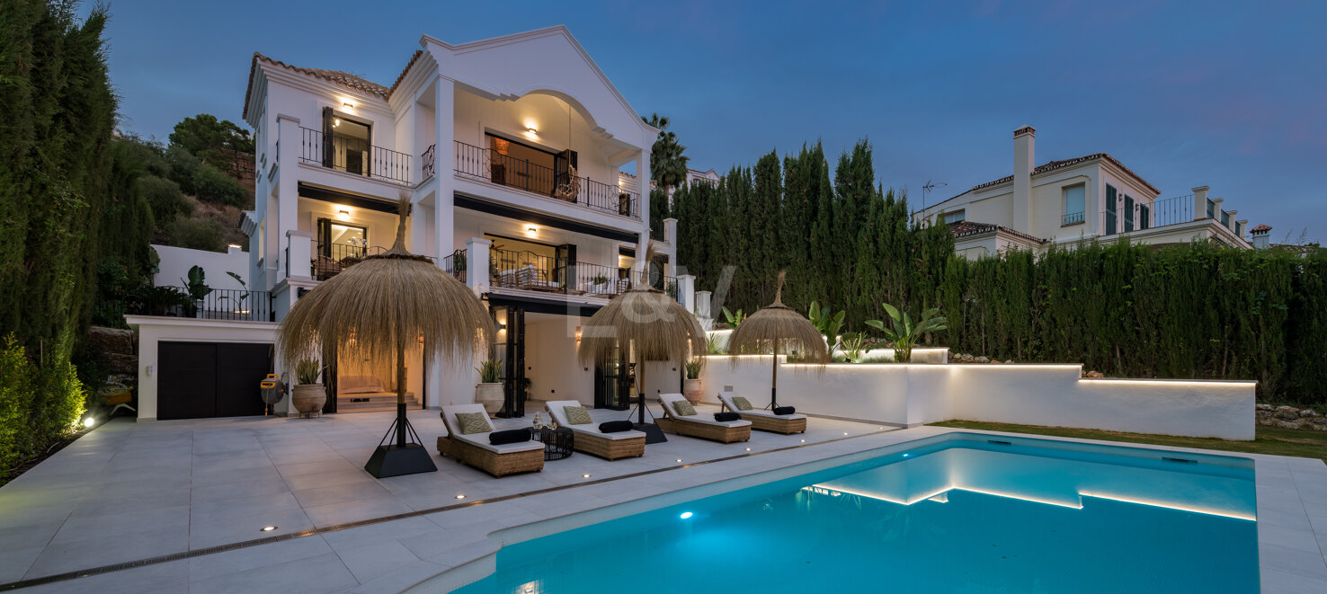 Elegante Villa mit Panoramablick auf die Berge in Puerto del Capitán, Los Arqueros.