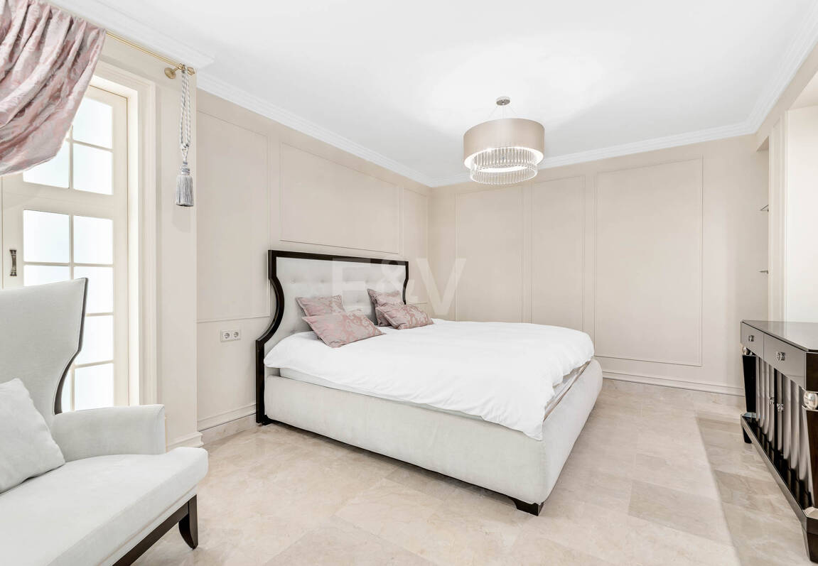 Mediterranean Benahavís Miejska Willa z widokiem na morze panoramiczne i góry.