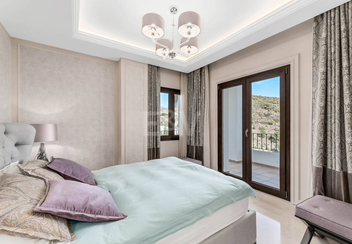 Mediterranean Benahavís Miejska Willa z widokiem na morze panoramiczne i góry.