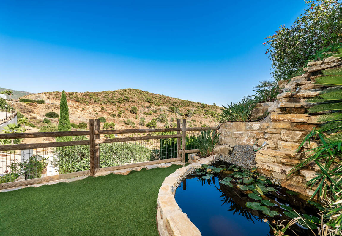 Mediterranean Benahavís Miejska Willa z widokiem na morze panoramiczne i góry.