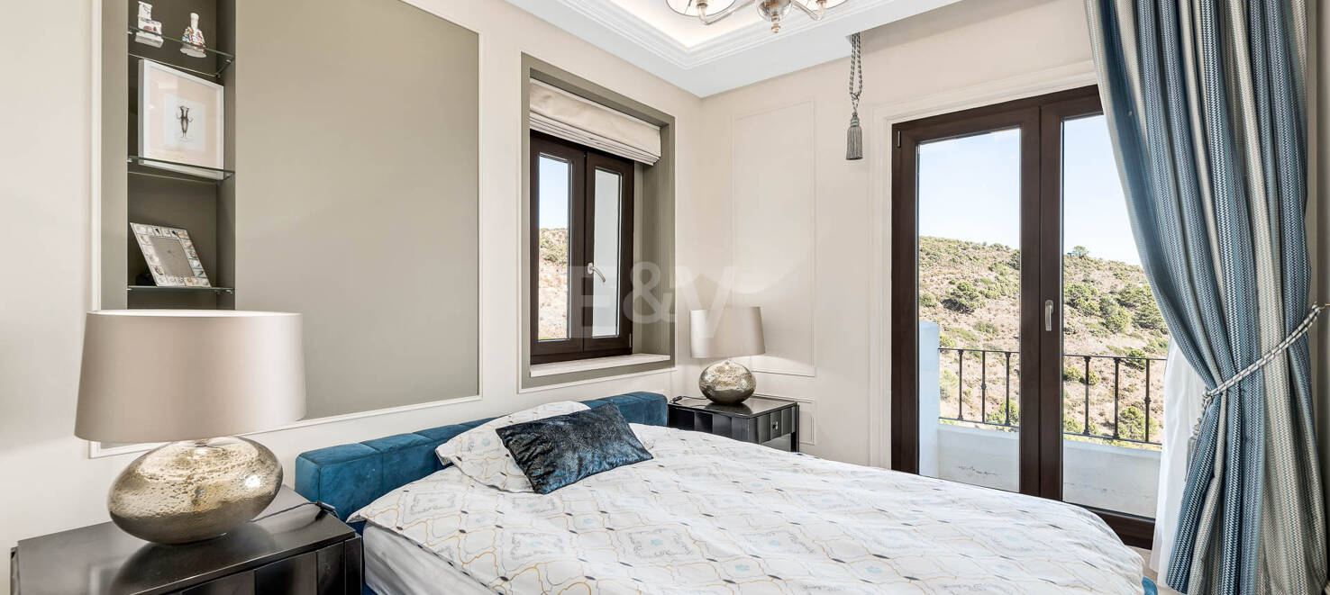 Mediterrane Villa mit Panoramameerblick in Benahavís Hills Country Club