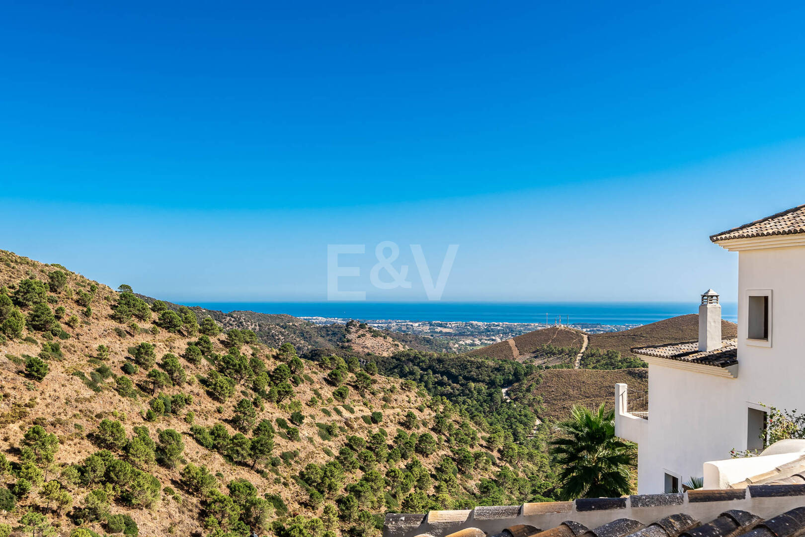 Mediterranean Benahavís Miejska Willa z widokiem na morze panoramiczne i góry.