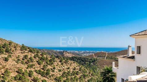 Mediterrane Villa mit Panoramameerblick in Benahavís Hills Country Club