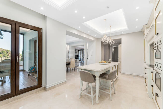 Mediterranean Benahavís Miejska Willa z widokiem na morze panoramiczne i góry.