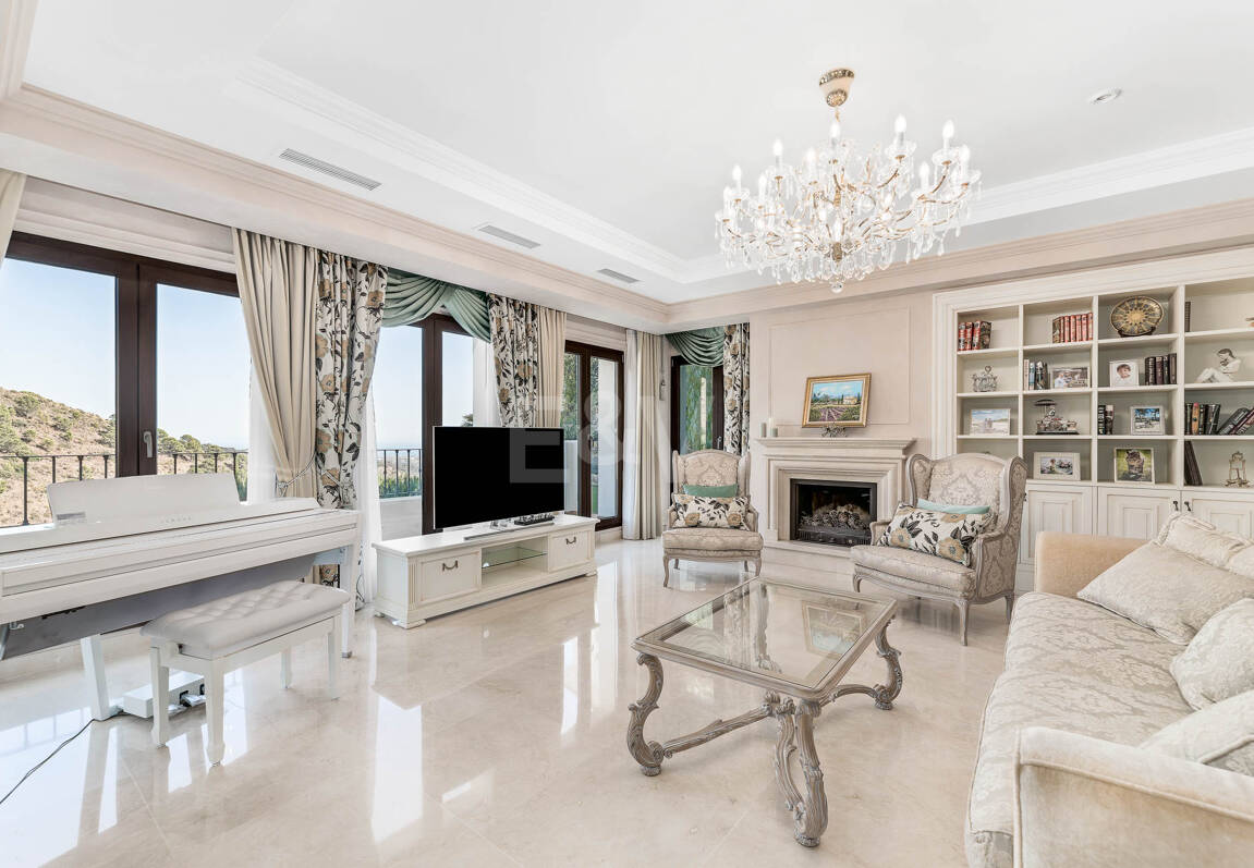 Mediterranean Benahavís Miejska Willa z widokiem na morze panoramiczne i góry.