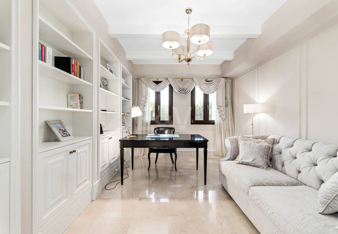 Mediterranean Benahavís Miejska Willa z widokiem na morze panoramiczne i góry.