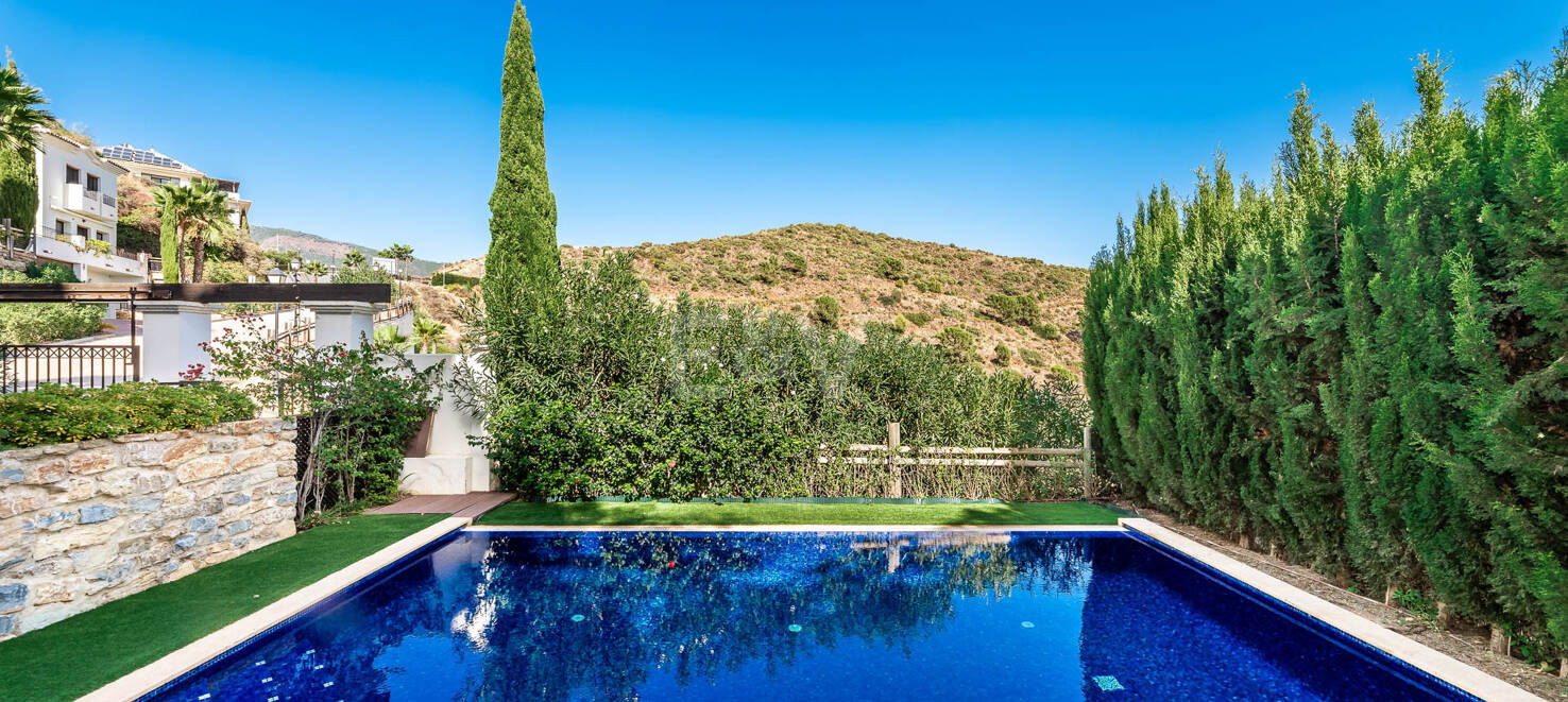 Mediterrane Villa mit Panoramameerblick in Benahavís Hills Country Club