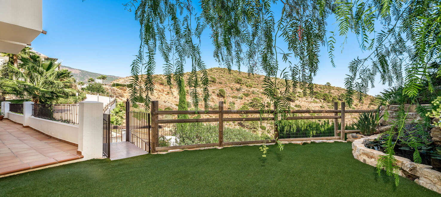 Mediterrane Villa mit Panoramameerblick in Benahavís Hills Country Club