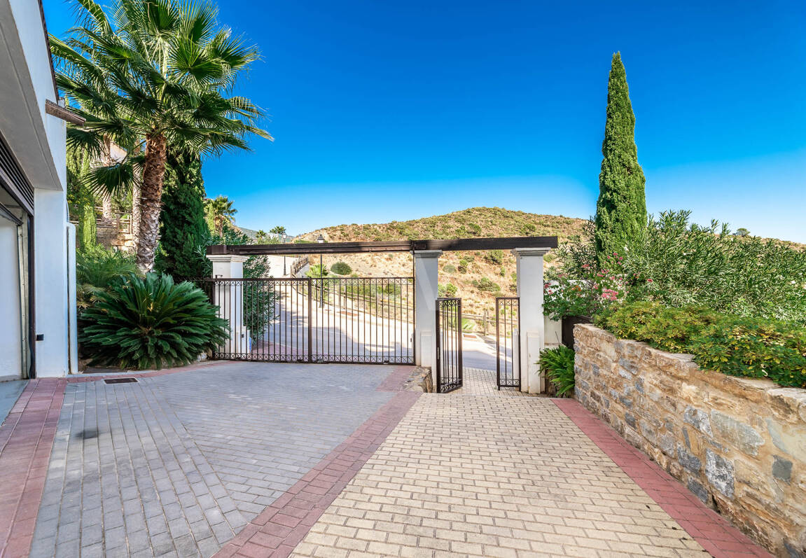 Mediterranean Benahavís Miejska Willa z widokiem na morze panoramiczne i góry.