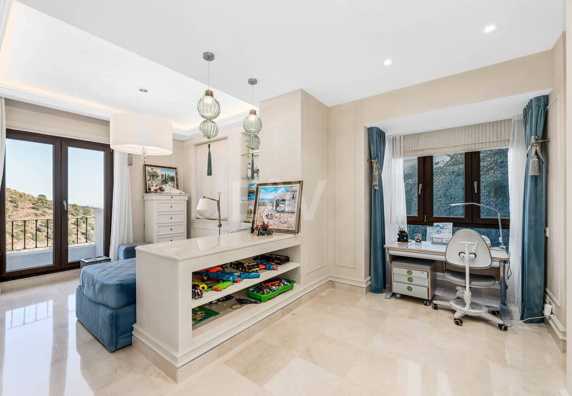 Mediterranean Benahavís Miejska Willa z widokiem na morze panoramiczne i góry.