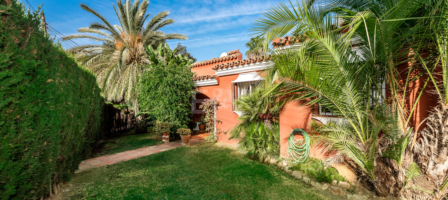 Andalusiska Style Villa i El Rosario