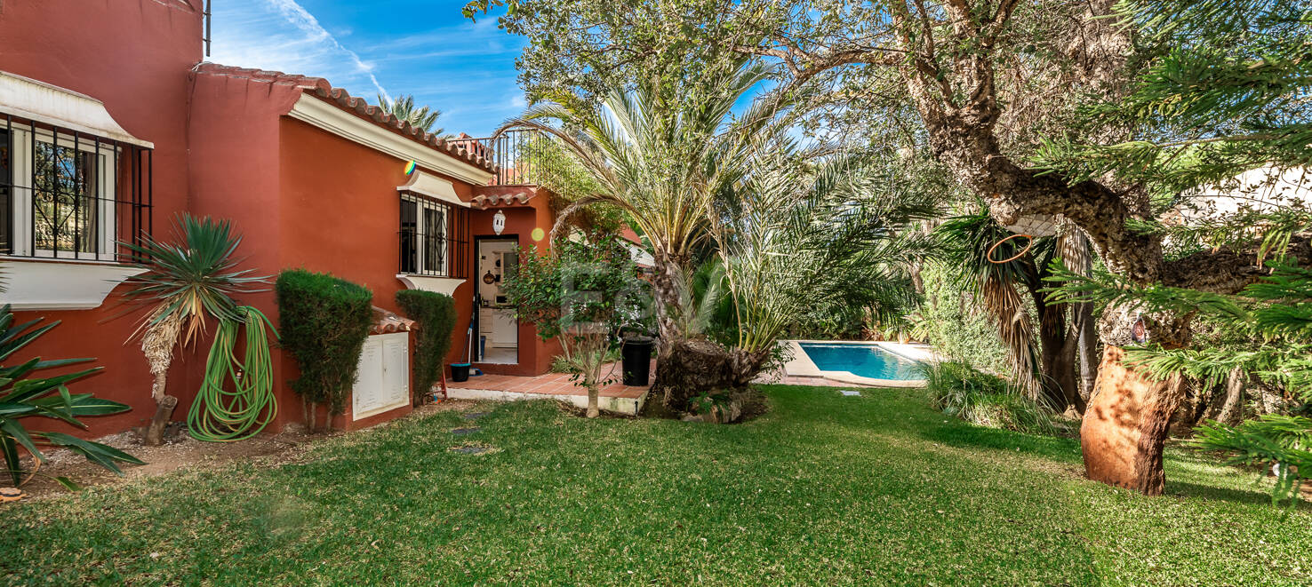 Andalusiska Style Villa i El Rosario
