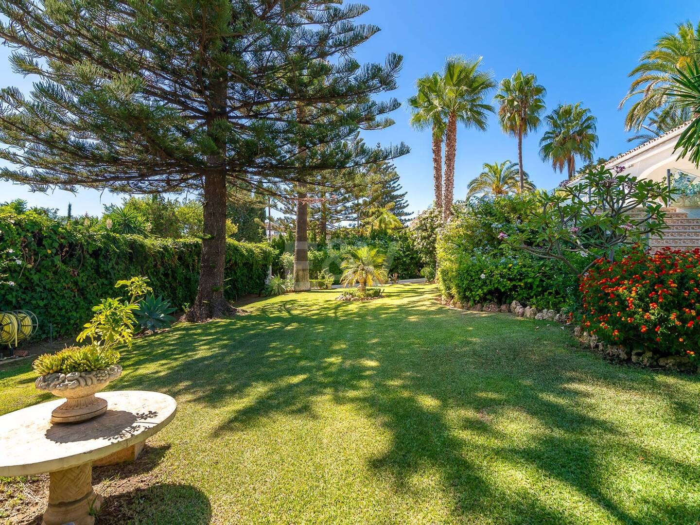 Villa med utsikt över The Golden Mile. Priser från 3 500€/vecka