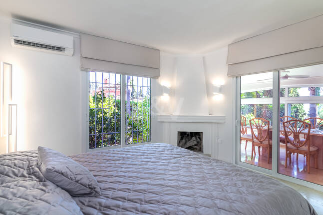 Villa med utsikt över The Golden Mile. Priser från 3 500€/vecka