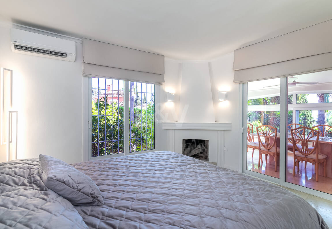 Villa med utsikt över The Golden Mile. Priser från 3 500€/vecka