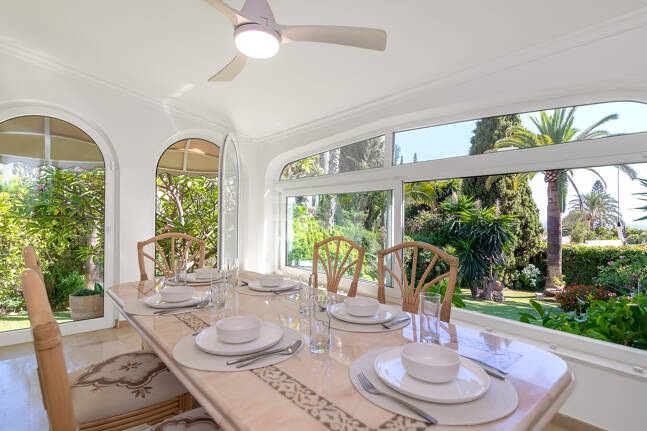 Villa med utsikt över The Golden Mile. Priser från 3 500€/vecka