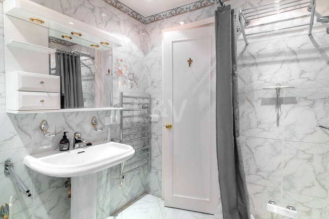 Villa med utsikt över The Golden Mile. Priser från 3 500€/vecka