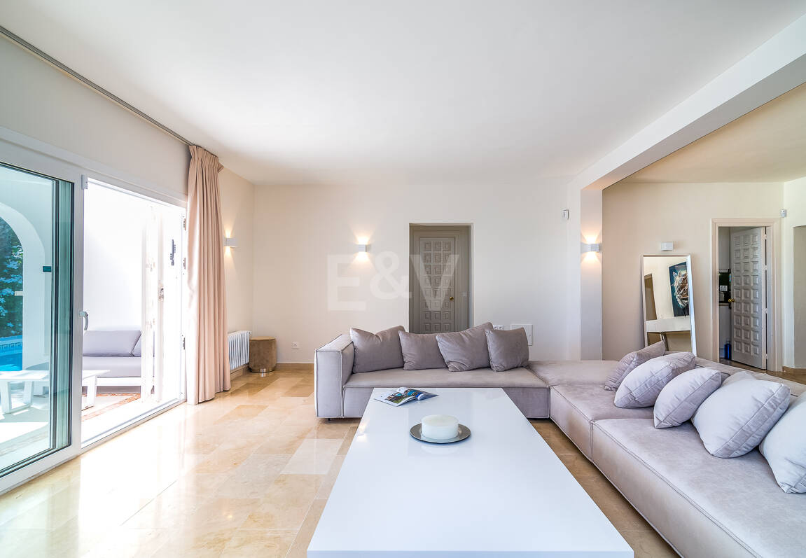 Villa med utsikt över The Golden Mile. Priser från 3 500€/vecka