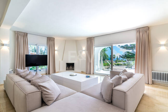 Villa med utsikt över The Golden Mile. Priser från 3 500€/vecka