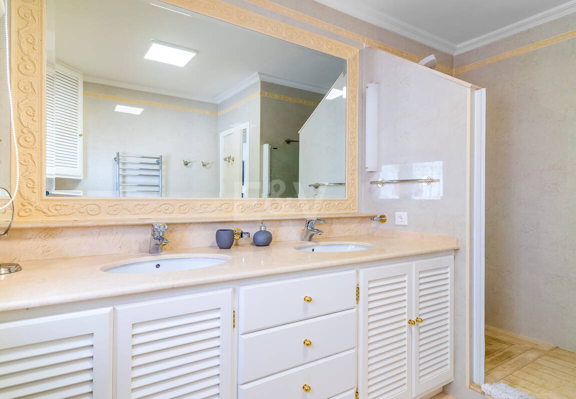 Villa med utsikt över The Golden Mile. Priser från 3 500€/vecka