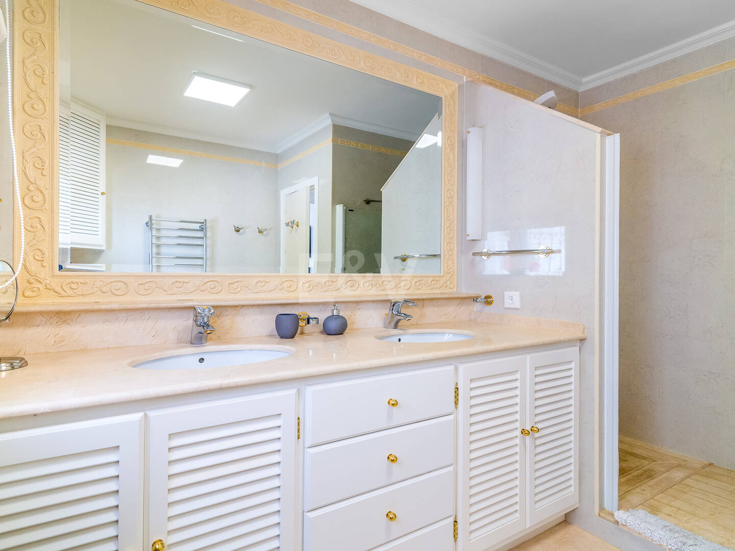 Villa med utsikt över The Golden Mile. Priser från 3 500€/vecka