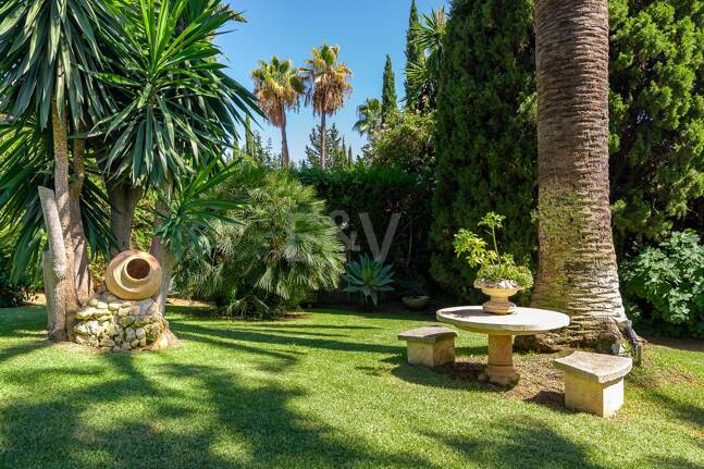 Villa med utsikt över The Golden Mile. Priser från 3 500€/vecka