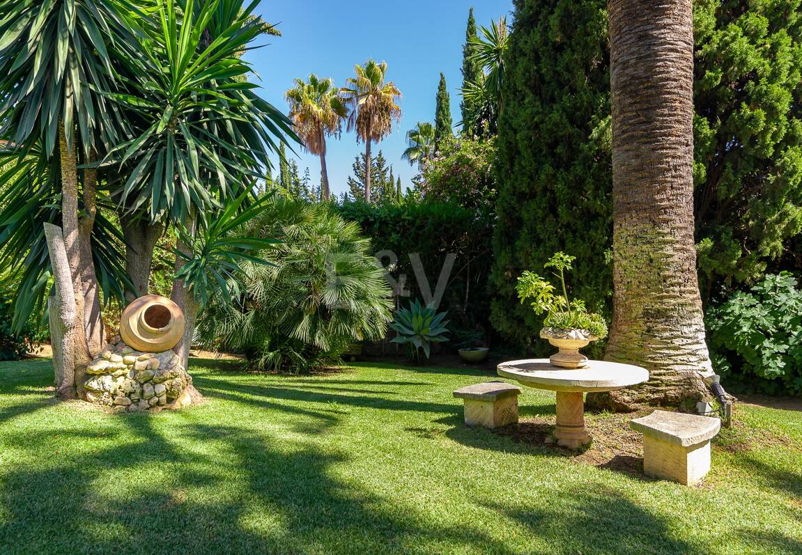 Villa med utsikt över The Golden Mile. Priser från 3 500€/vecka