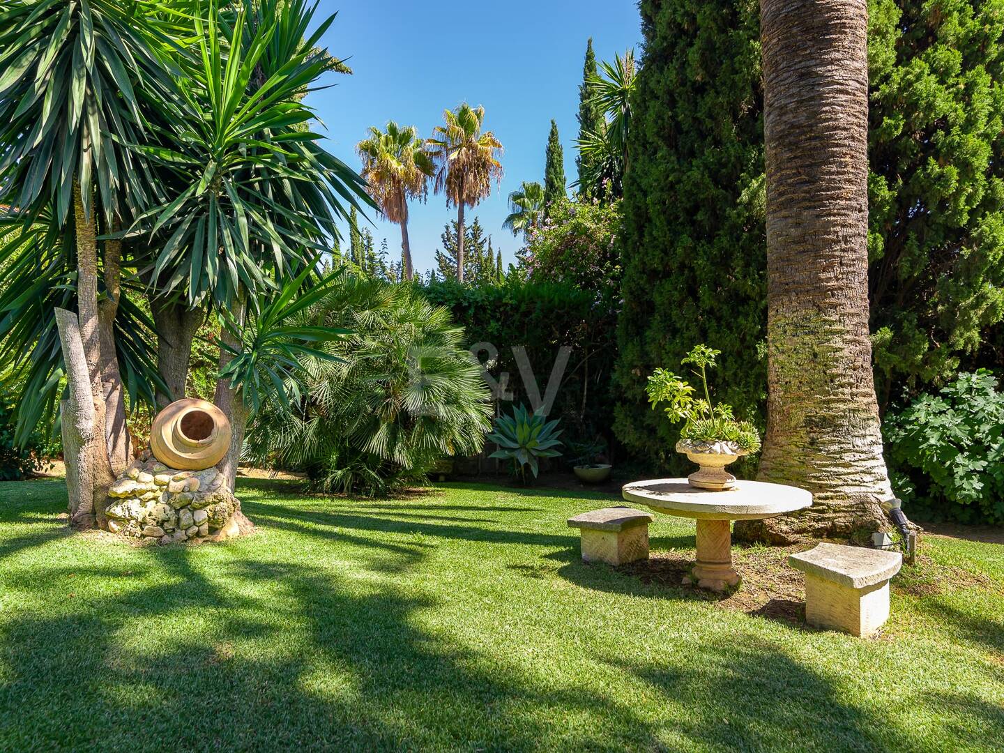 Villa med utsikt över The Golden Mile. Priser från 3 500€/vecka