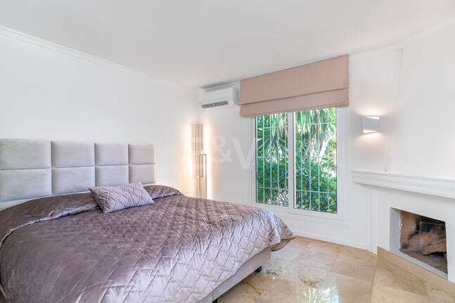 Villa med utsikt över The Golden Mile. Priser från 3 500€/vecka