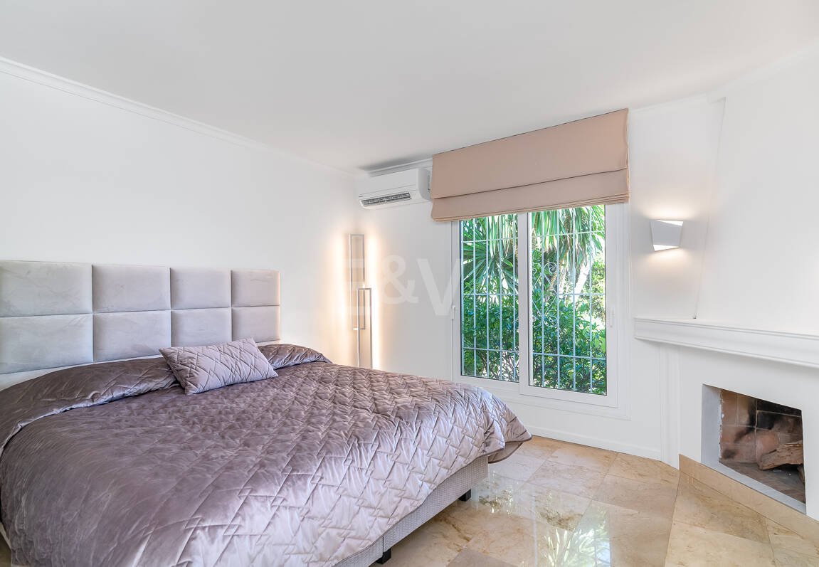 Villa med utsikt över The Golden Mile. Priser från 3 500€/vecka