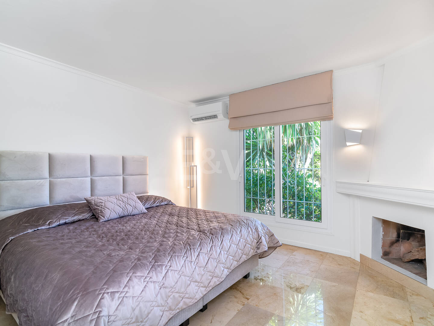 Villa med utsikt över The Golden Mile. Priser från 3 500€/vecka