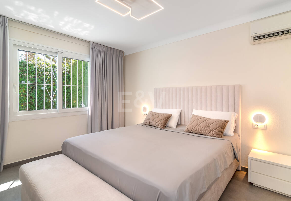 Villa med utsikt över The Golden Mile. Priser från 3 500€/vecka