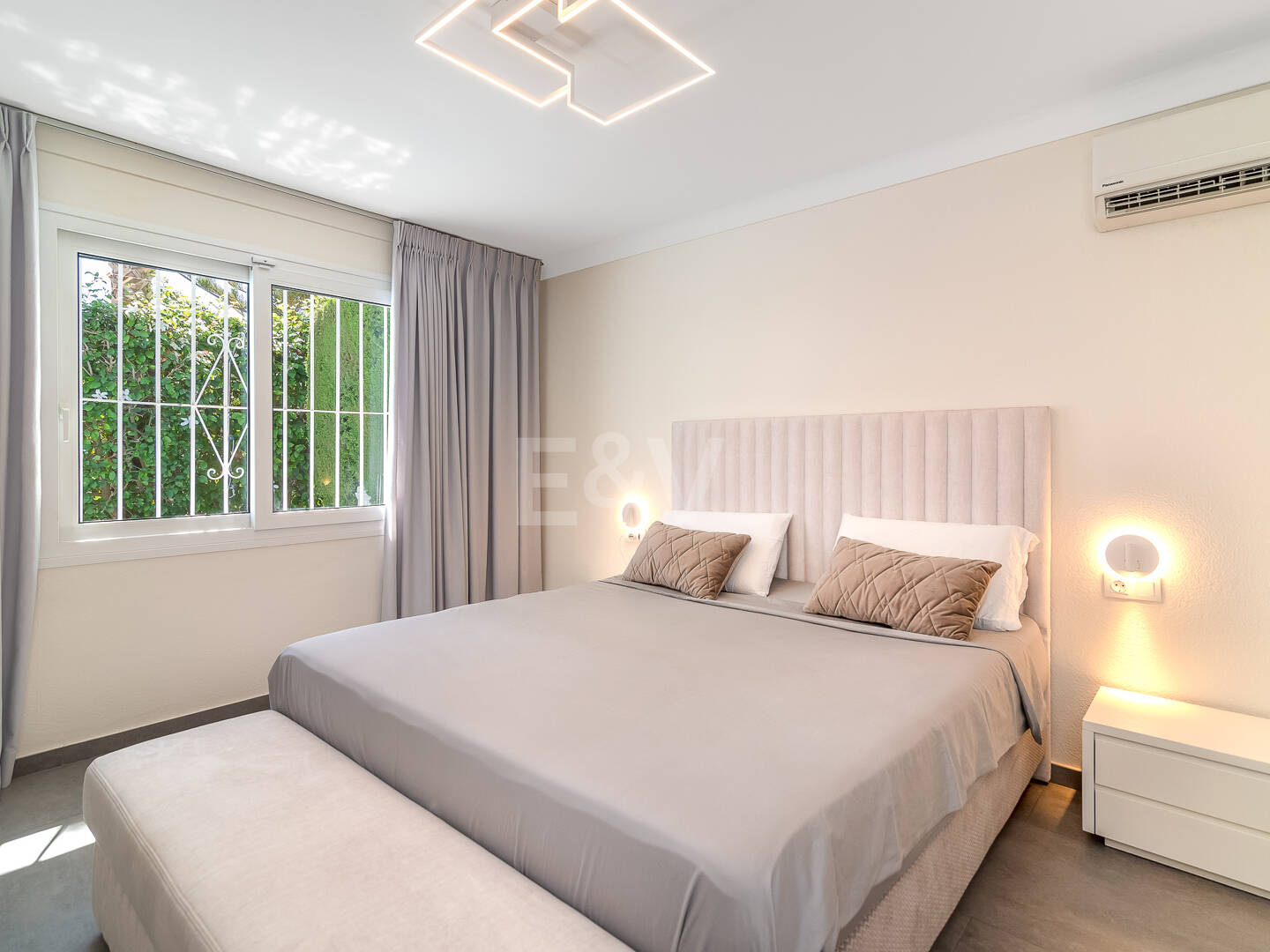 Villa med utsikt över The Golden Mile. Priser från 3 500€/vecka