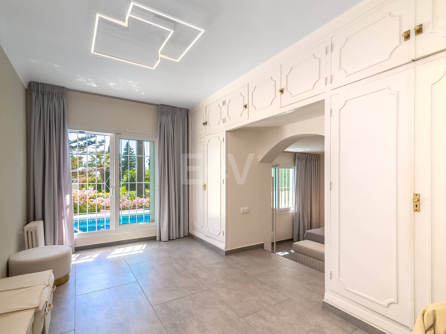 Villa med utsikt över The Golden Mile. Priser från 3 500€/vecka