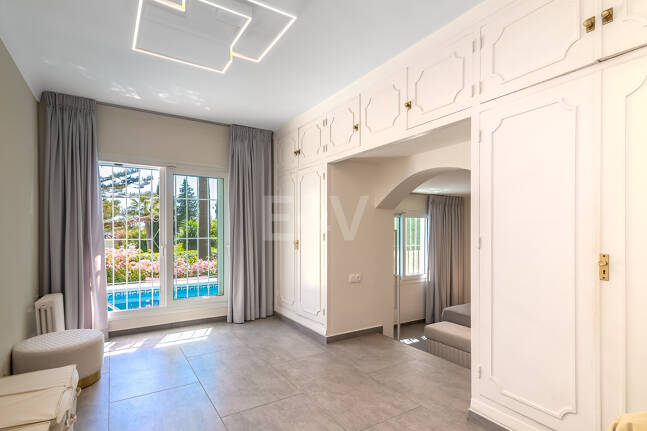 Villa med utsikt över The Golden Mile. Priser från 3 500€/vecka