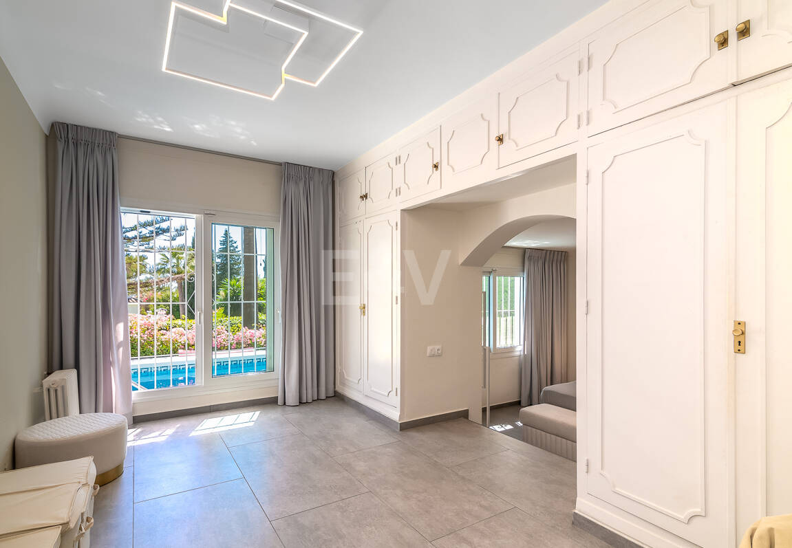 Villa med utsikt över The Golden Mile. Priser från 3 500€/vecka