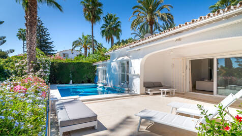 Villa med utsikt över The Golden Mile. Priser från 3 500€/vecka