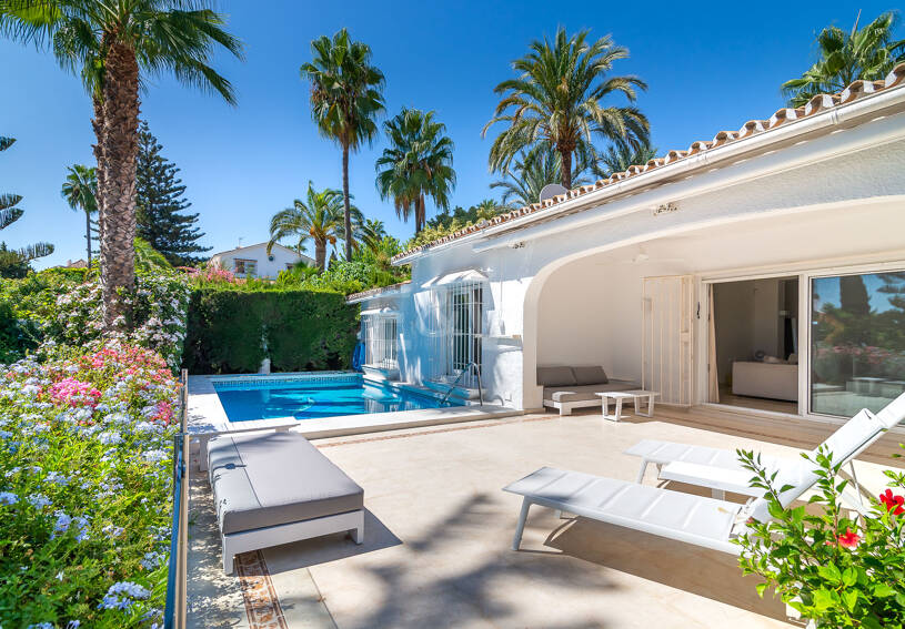 Villa med utsikt över The Golden Mile. Priser från 3 500€/vecka