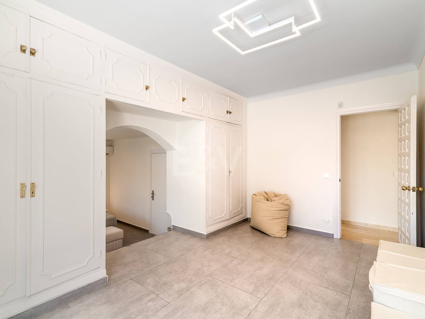 Villa med utsikt över The Golden Mile. Priser från 3 500€/vecka