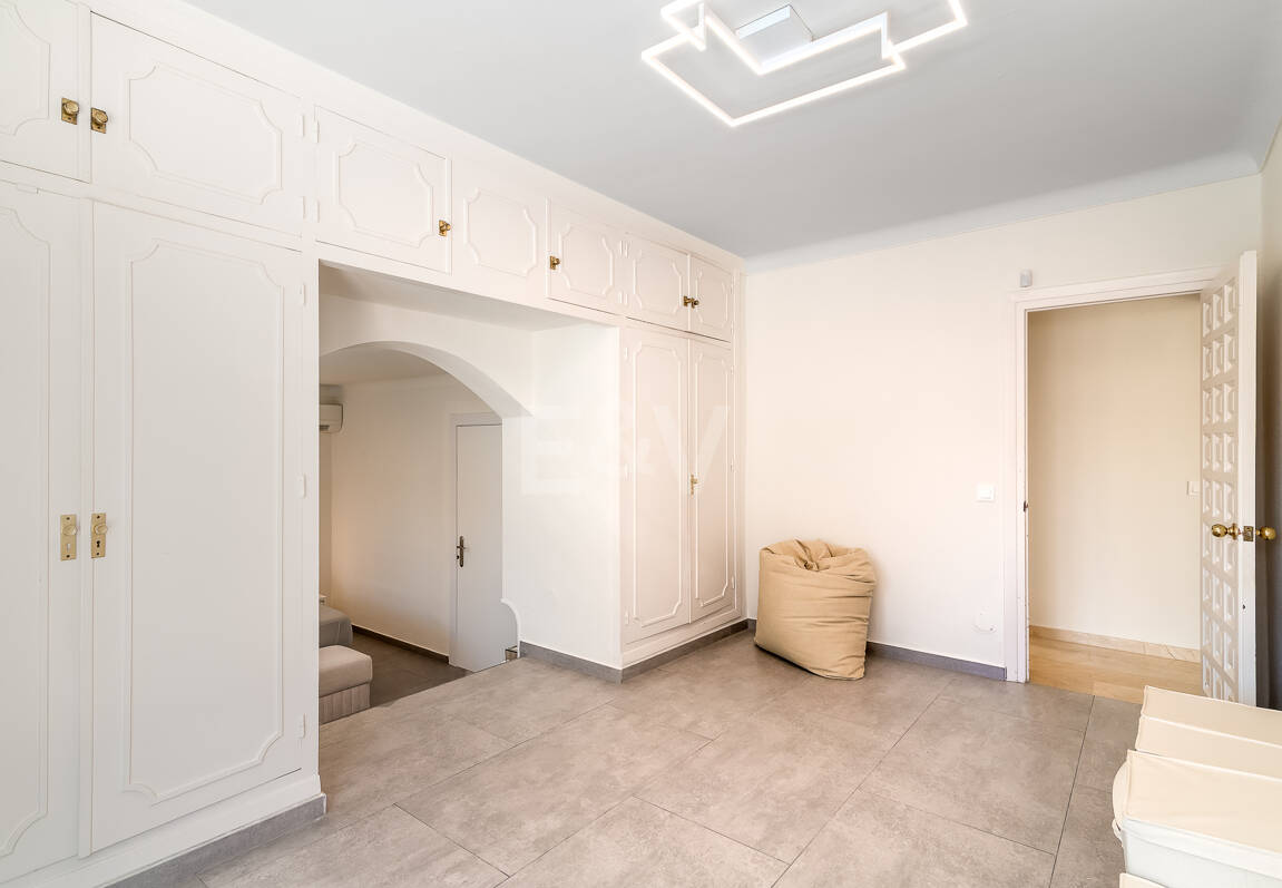 Villa med utsikt över The Golden Mile. Priser från 3 500€/vecka